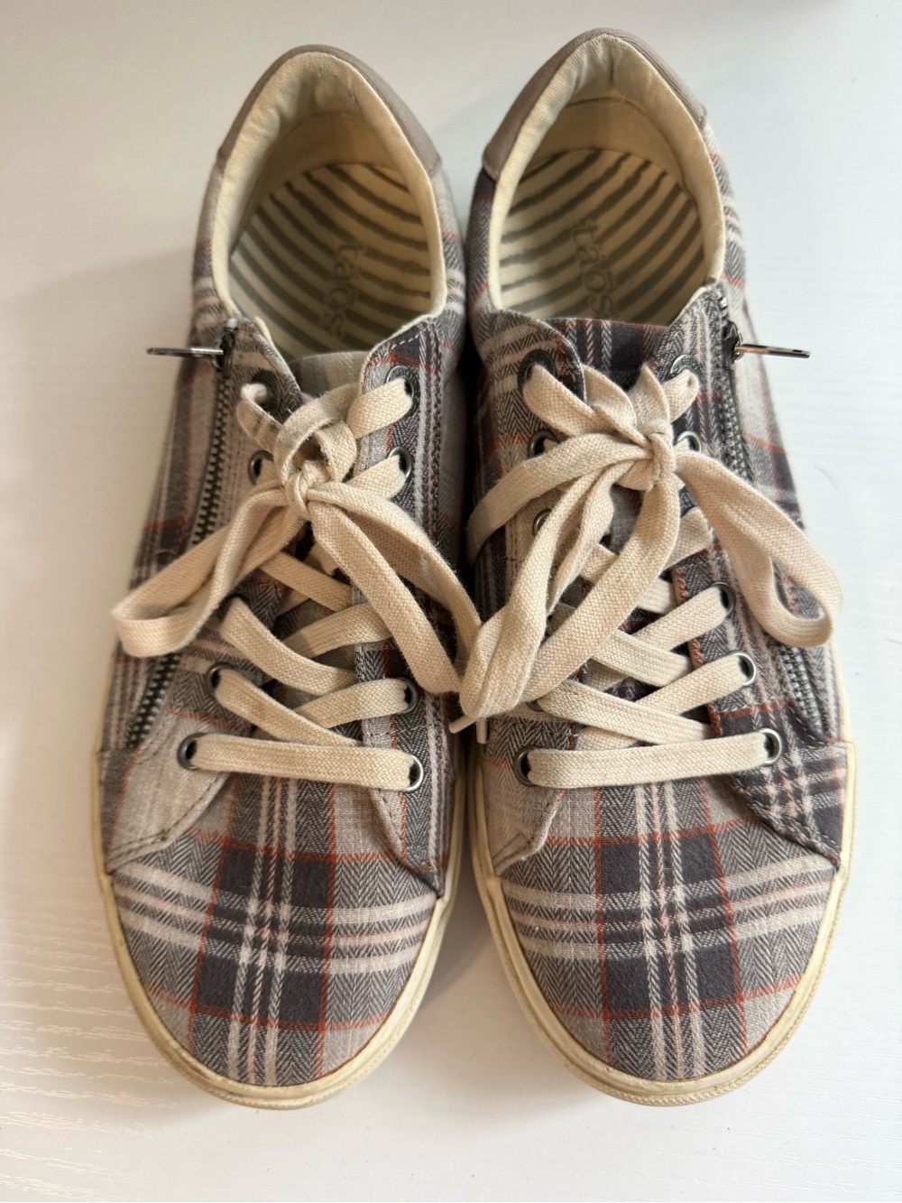 Taos Footwear Plaid Lace-Up Sneakers in Beige and Gray